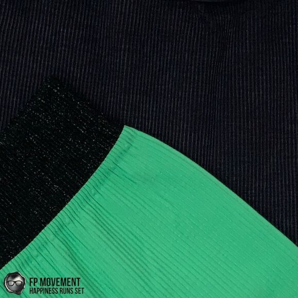 FP MOVEMENT HAPPINESS RUNS SET: PRAJNA SHORT + SQUARE NECK BRA IN GREEN & BLACK - Picture 10 of 15